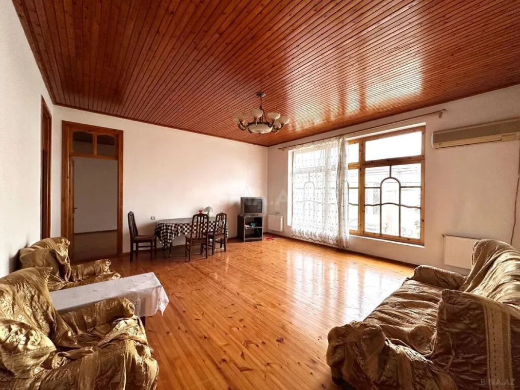 Satılır 8 otaqlı həyət evi 300 m²