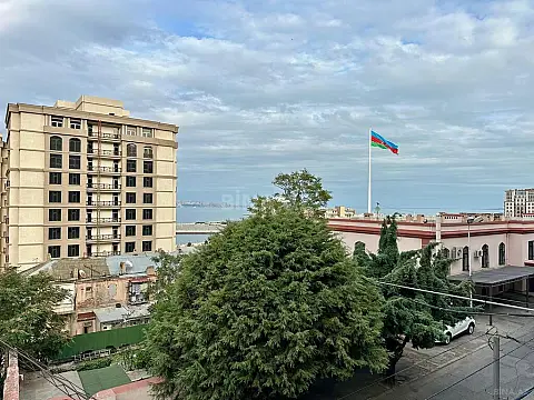 Satılır 8 otaqlı həyət evi 300 m² — Bakı, Bayıl 8 otaq 300.00 m²