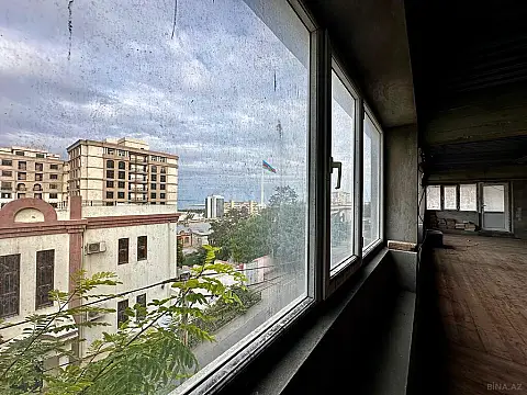 Satılır 8 otaqlı həyət evi 300 m²