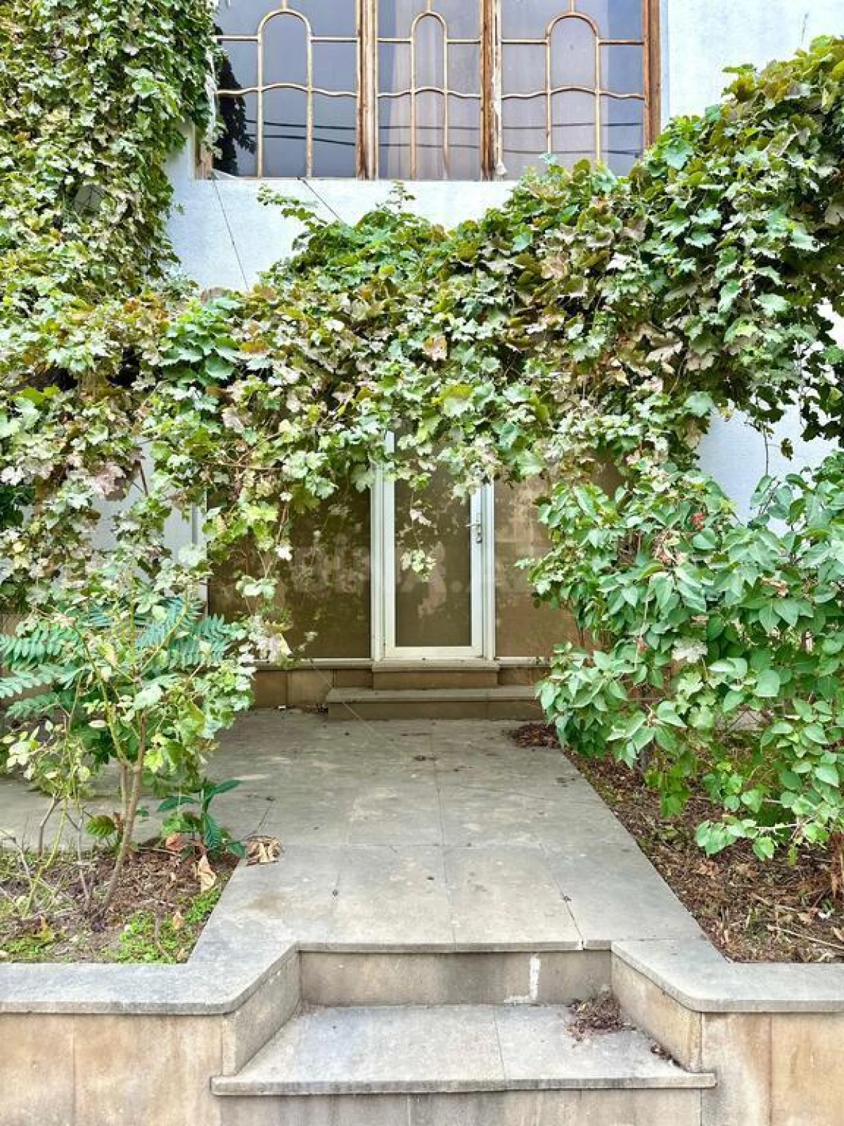 Satılır 8 otaqlı həyət evi 300 m²