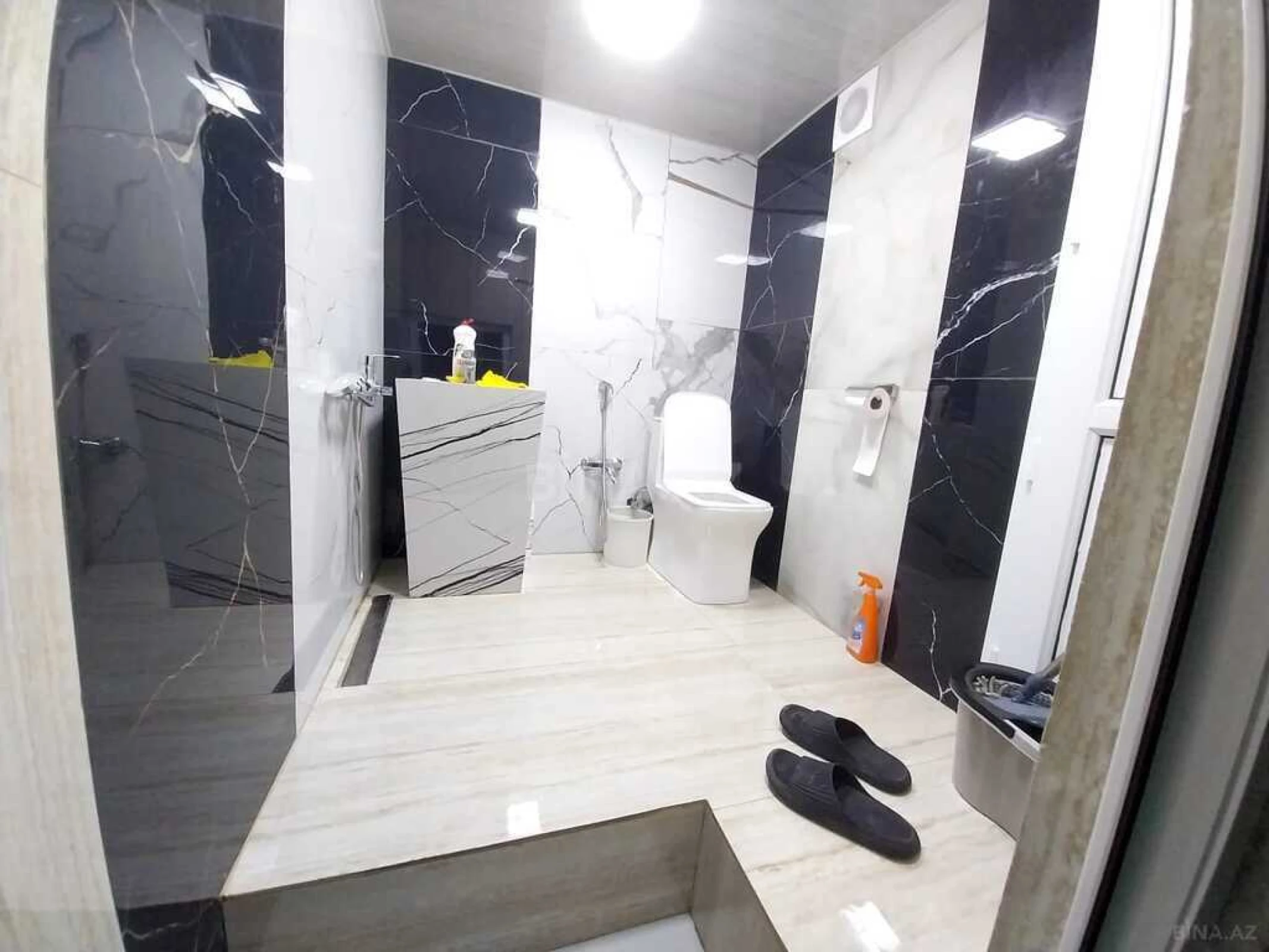 Satılır obyekt 200 m²