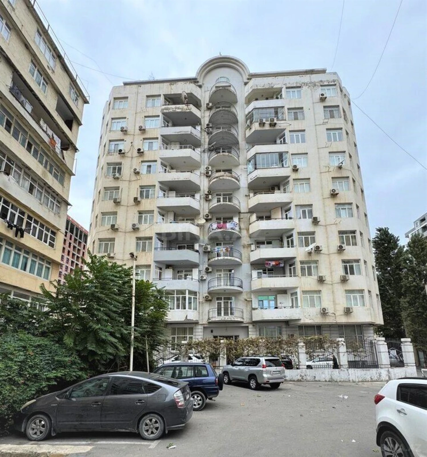Satılır 8 otaqlı mənzil 464 m²
