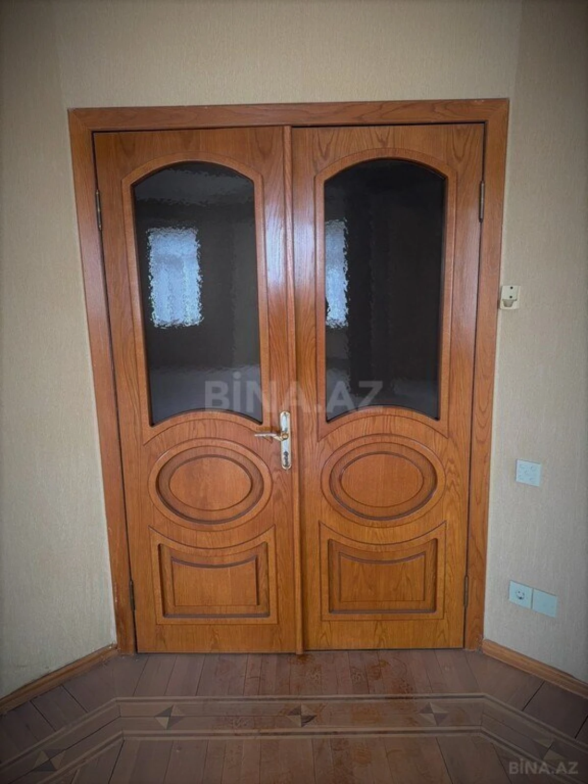 Satılır 8 otaqlı mənzil 464 m²
