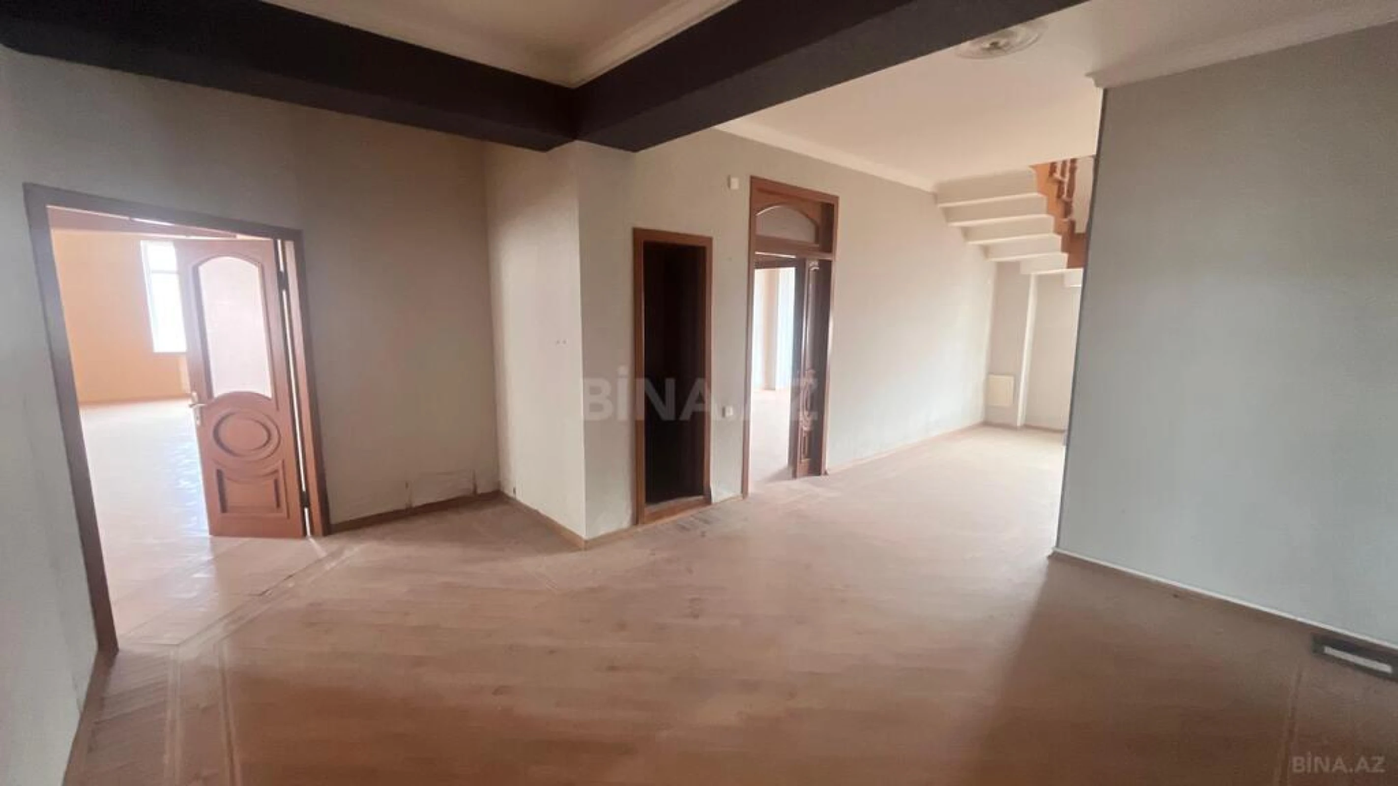 Satılır 8 otaqlı mənzil 464 m²