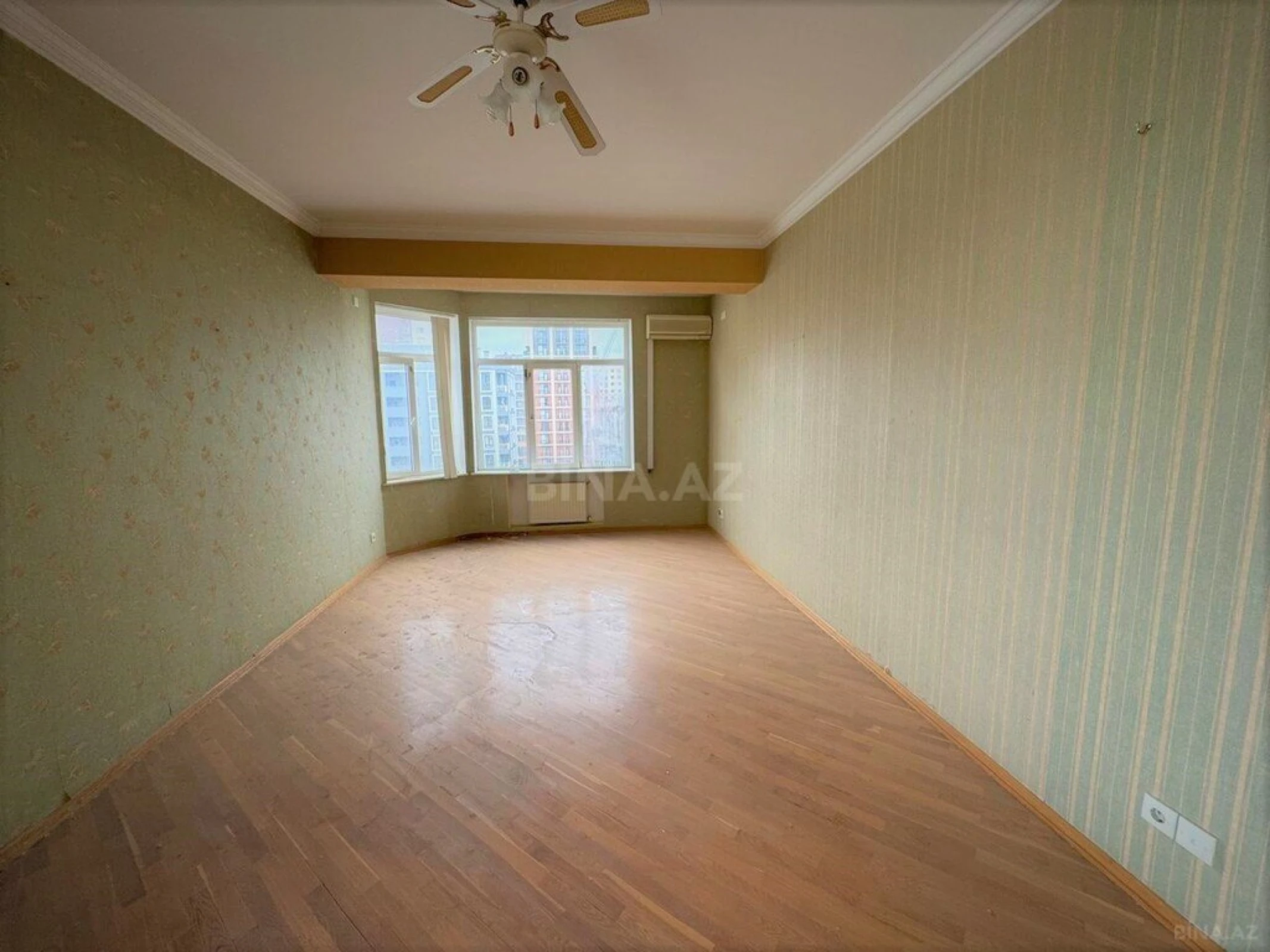 Satılır 8 otaqlı mənzil 464 m²