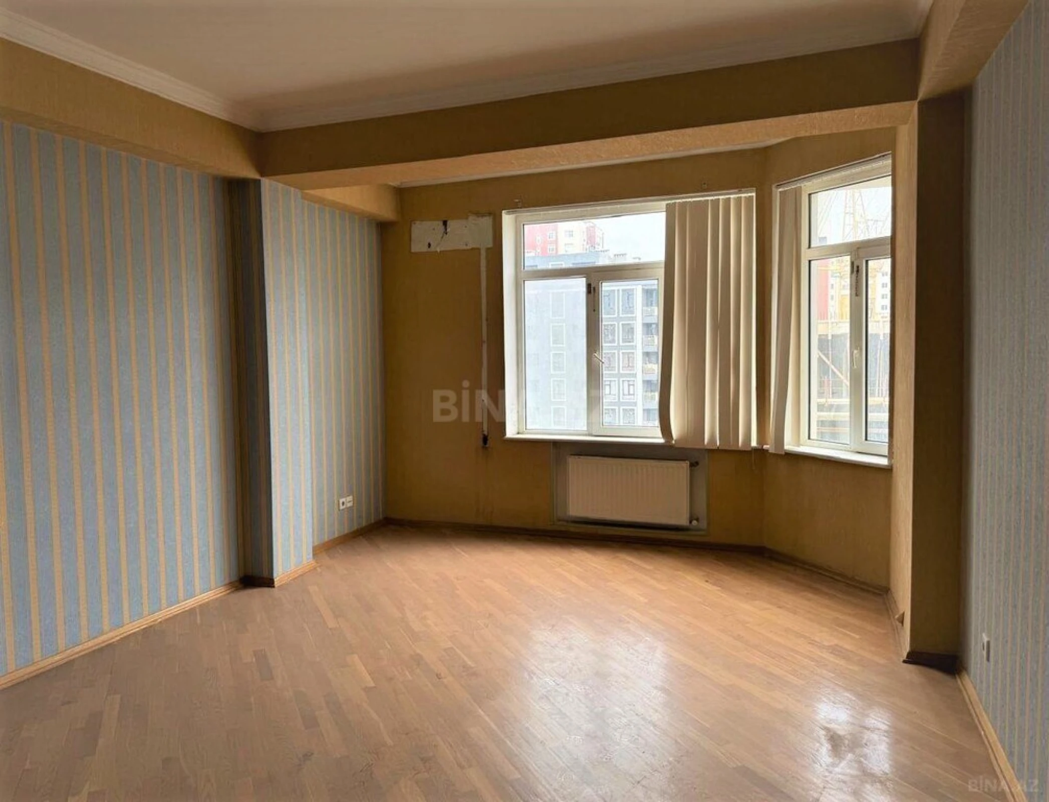 Satılır 8 otaqlı mənzil 464 m²