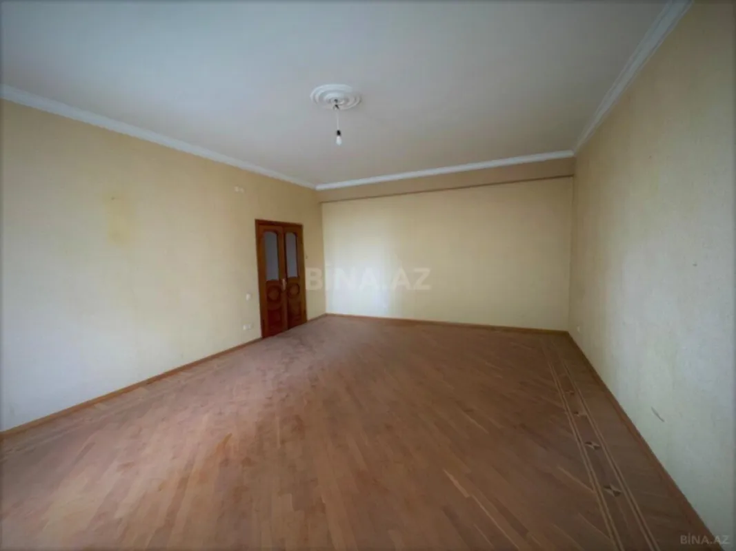 Satılır 8 otaqlı mənzil 464 m²