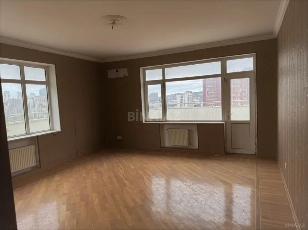Satılır 8 otaqlı mənzil 464 m²