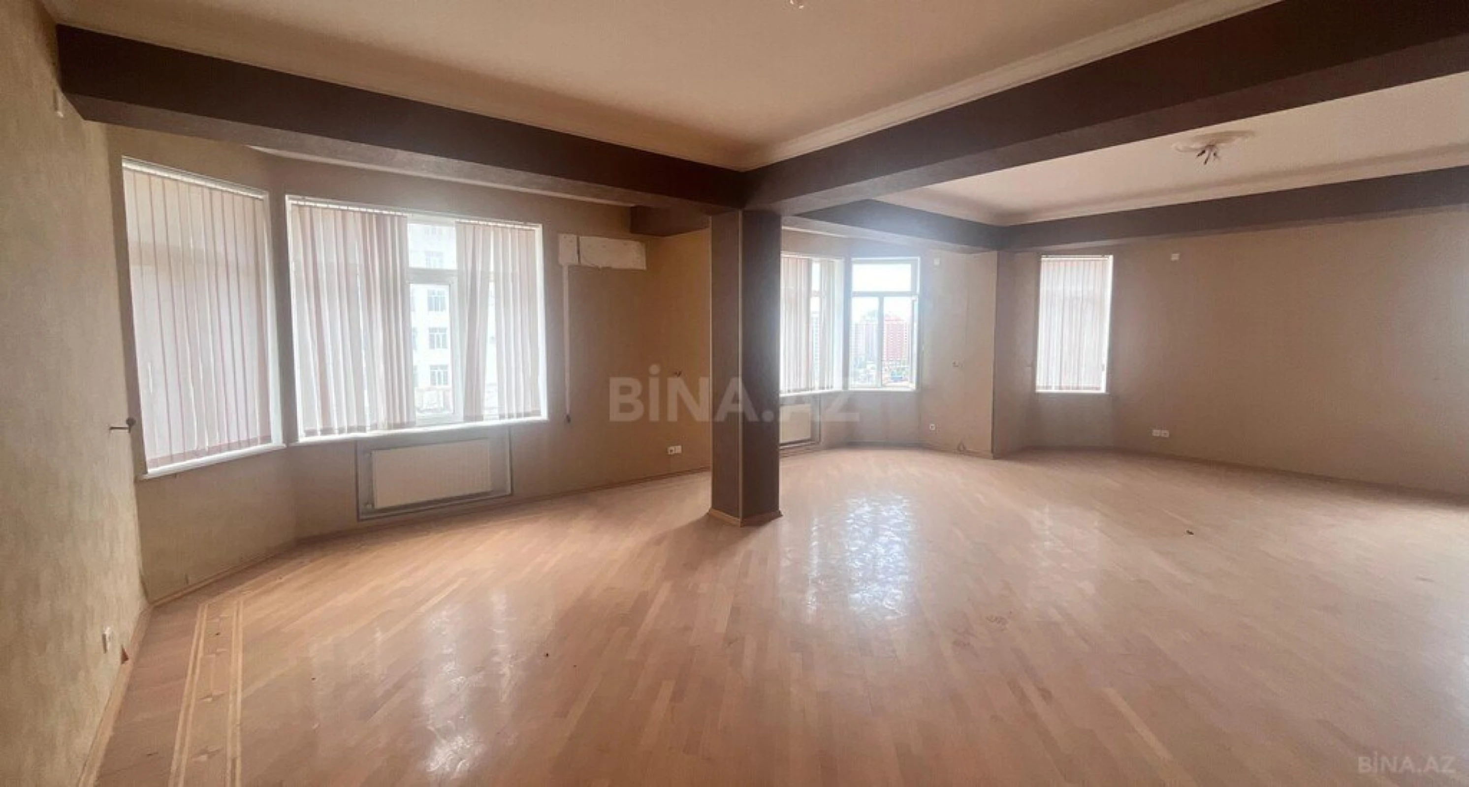 Satılır 8 otaqlı mənzil 464 m²