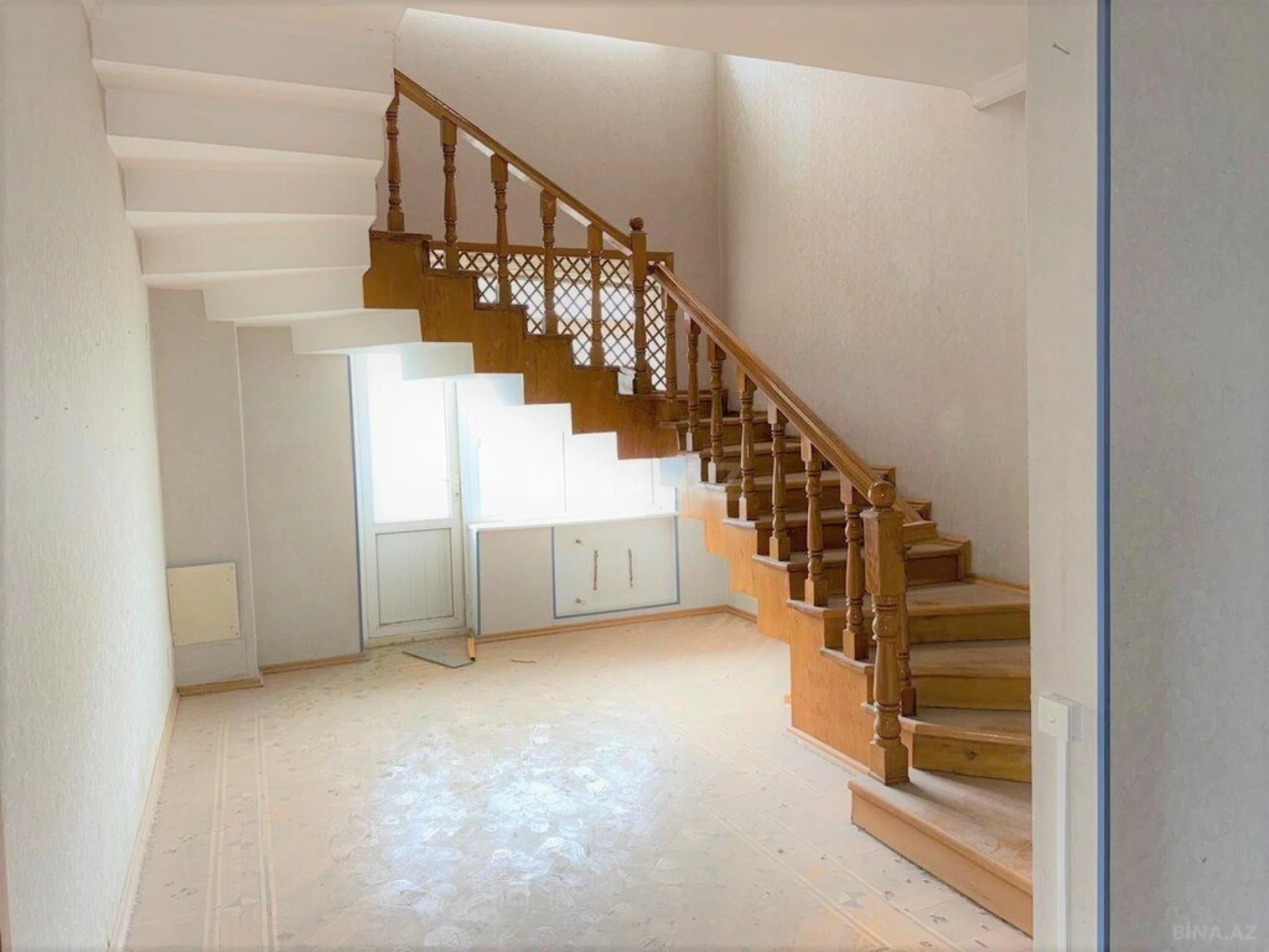 Satılır 8 otaqlı mənzil 464 m²