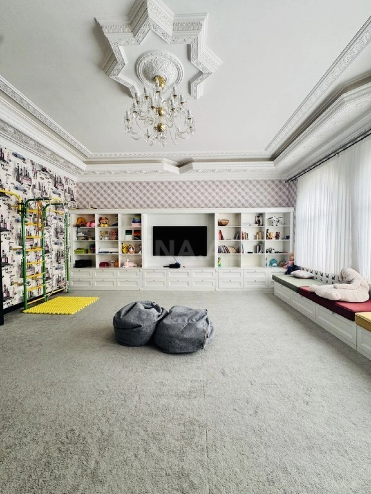 Satılır 9 otaqlı həyət evi 550 m²