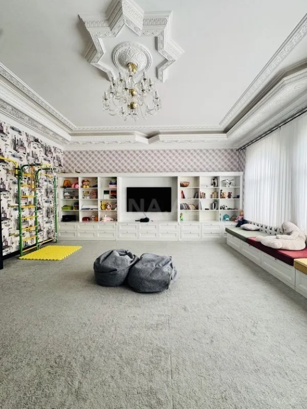 Satılır 9 otaqlı həyət evi 550 m²