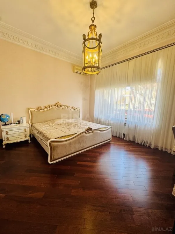 Satılır 9 otaqlı həyət evi 550 m²