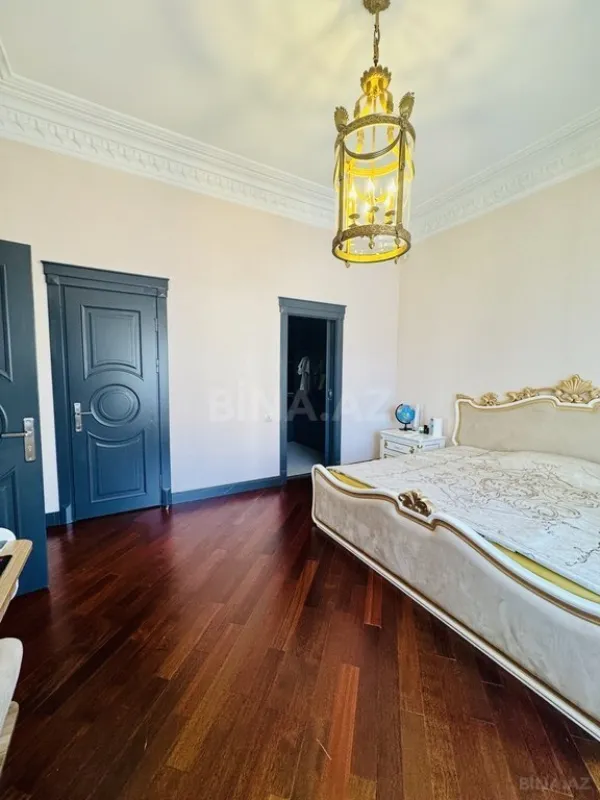 Satılır 9 otaqlı həyət evi 550 m²