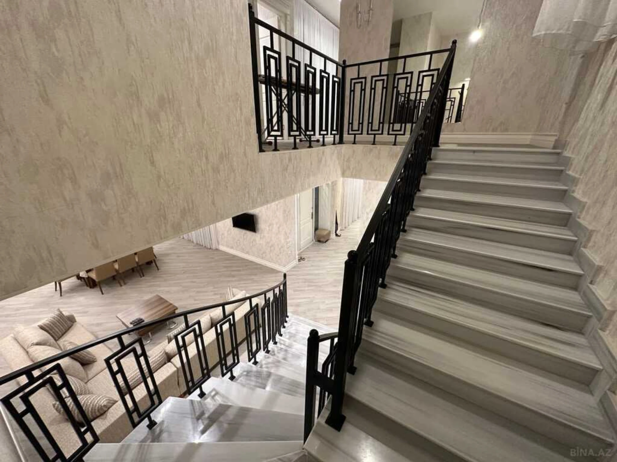 Satılır 6 otaqlı həyət evi 180 m²