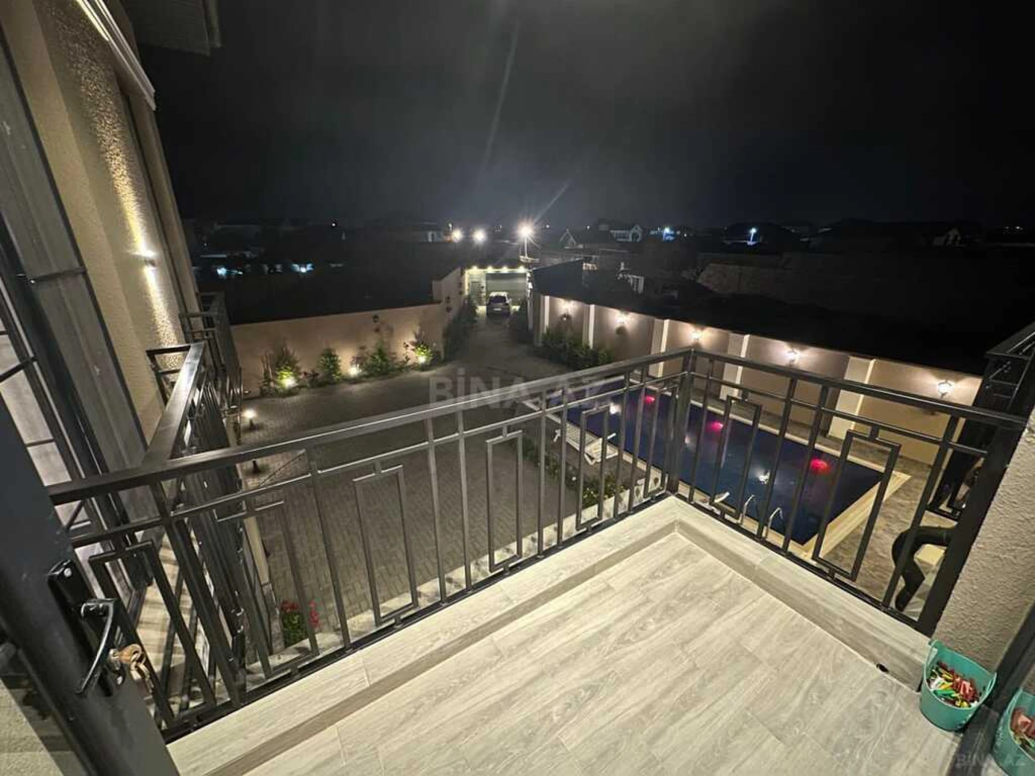 Satılır 6 otaqlı həyət evi 180 m²