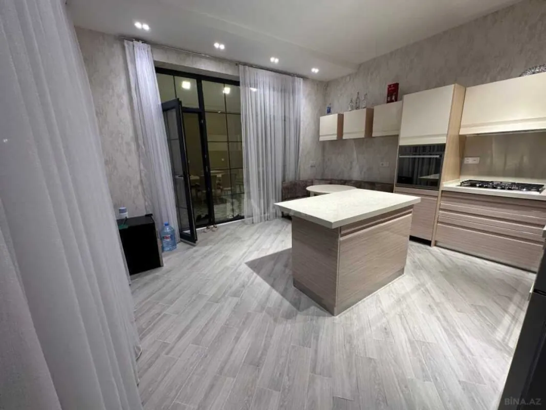 Satılır 6 otaqlı həyət evi 180 m²