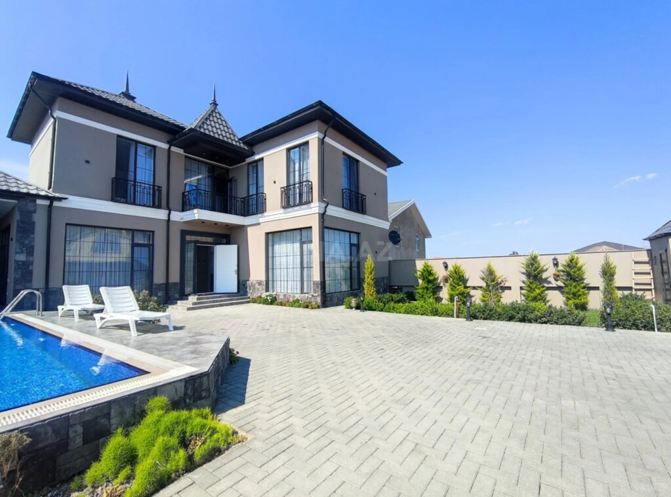 Satılır 6 otaqlı həyət evi 180 m²
