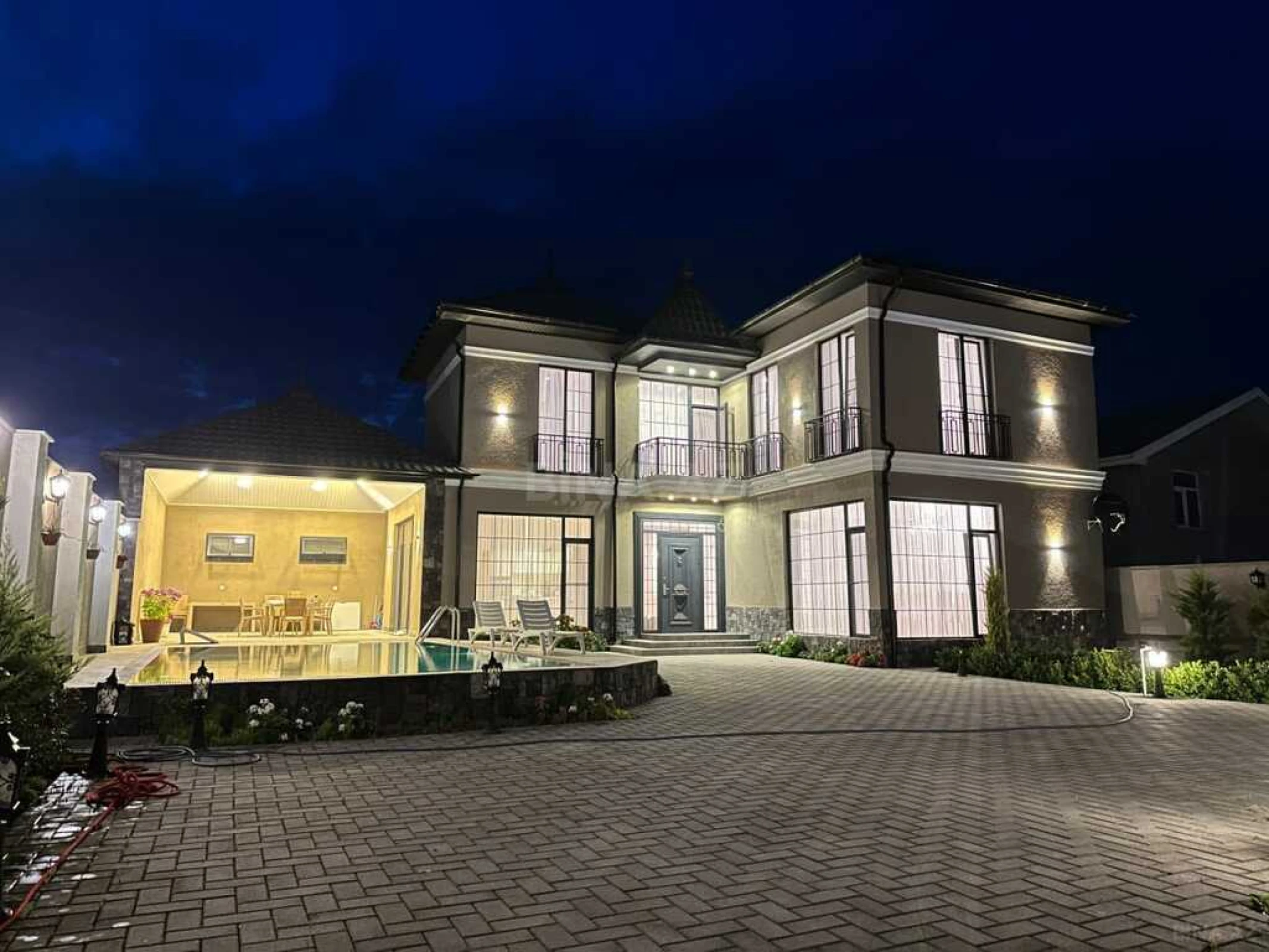 Satılır 6 otaqlı həyət evi 180 m²