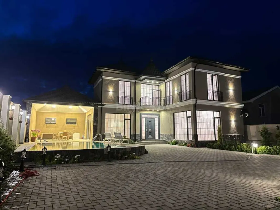 Satılır 6 otaqlı həyət evi 180 m²