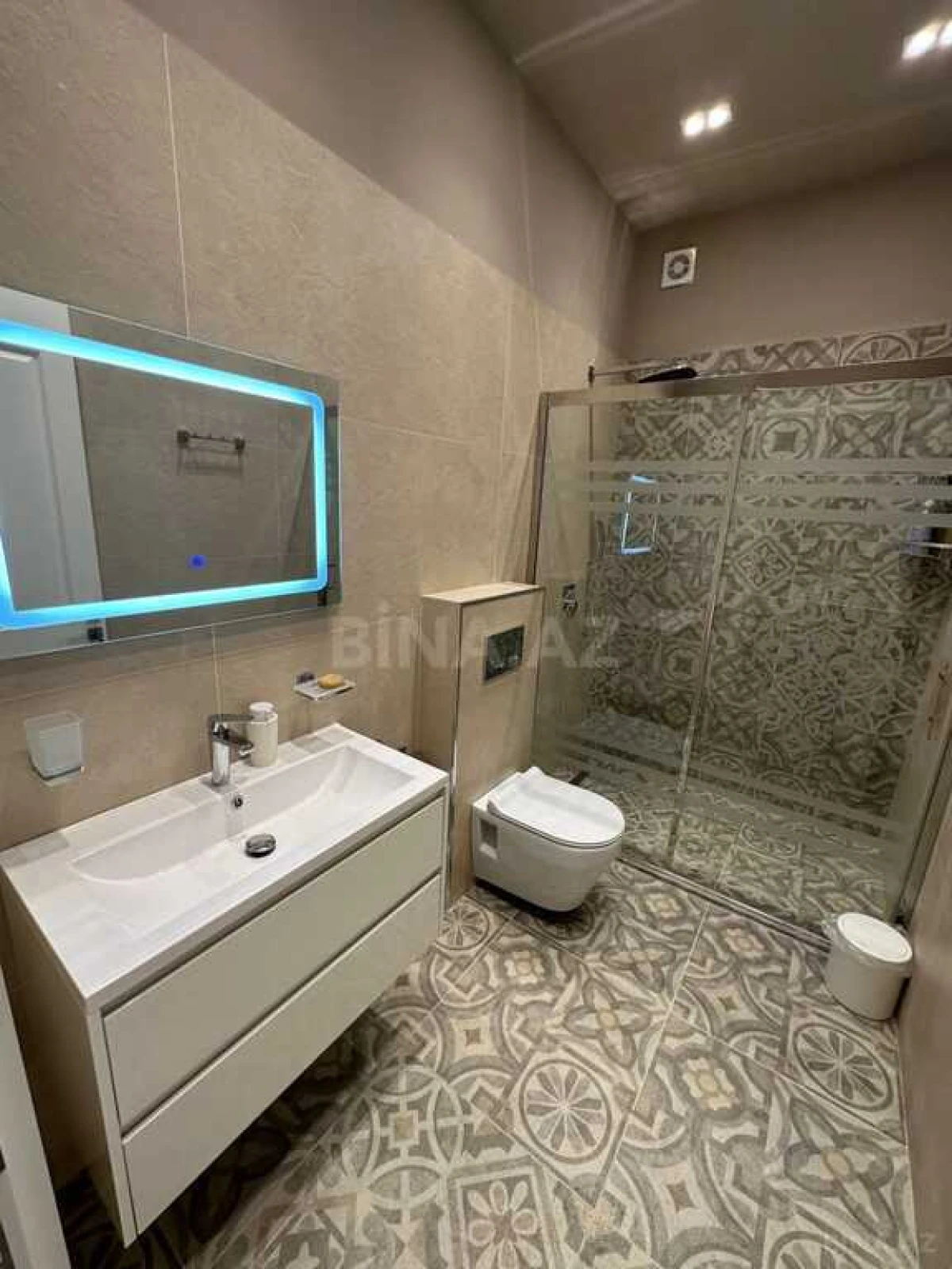 Satılır 6 otaqlı həyət evi 180 m²