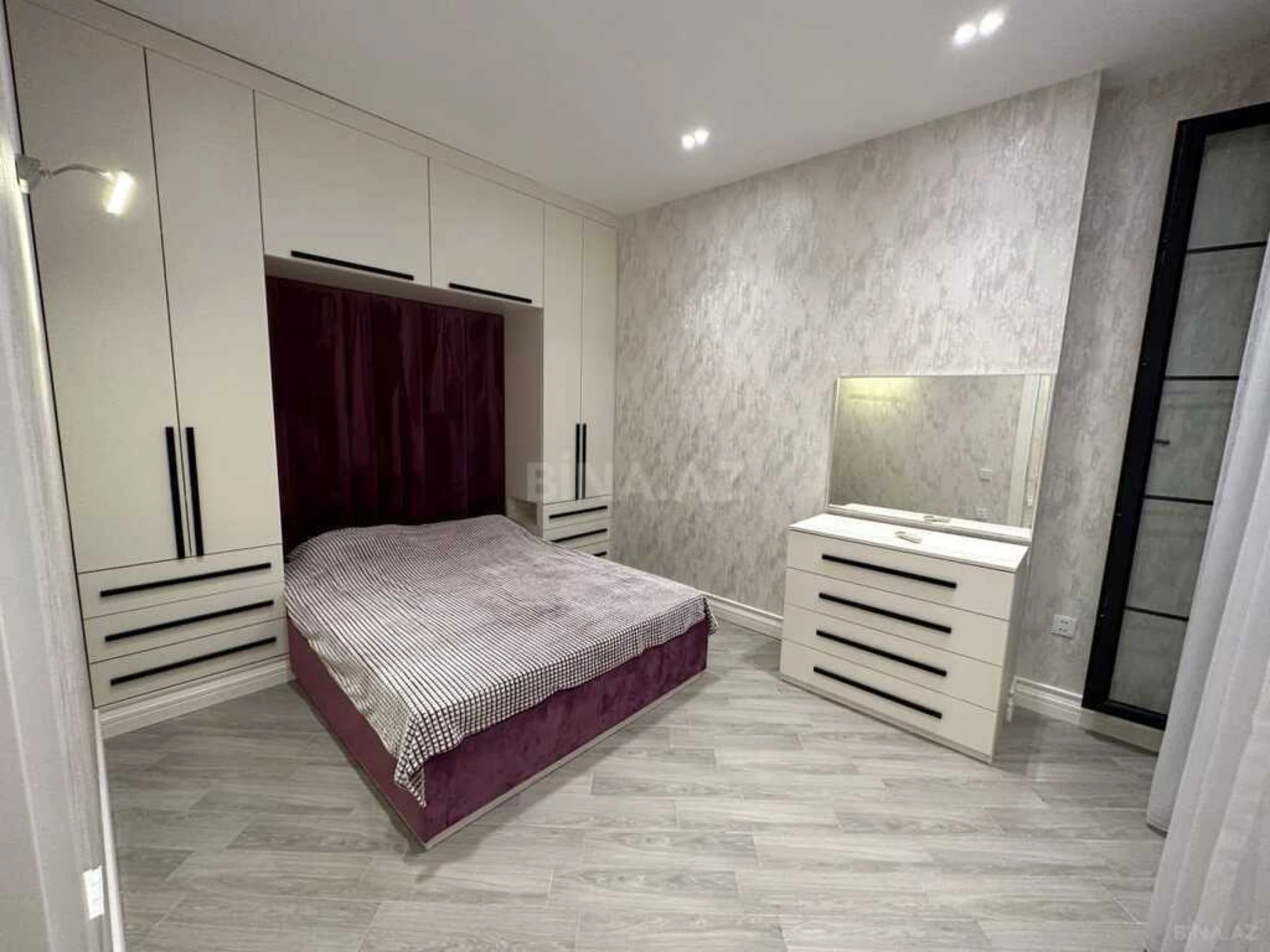 Satılır 6 otaqlı həyət evi 180 m²