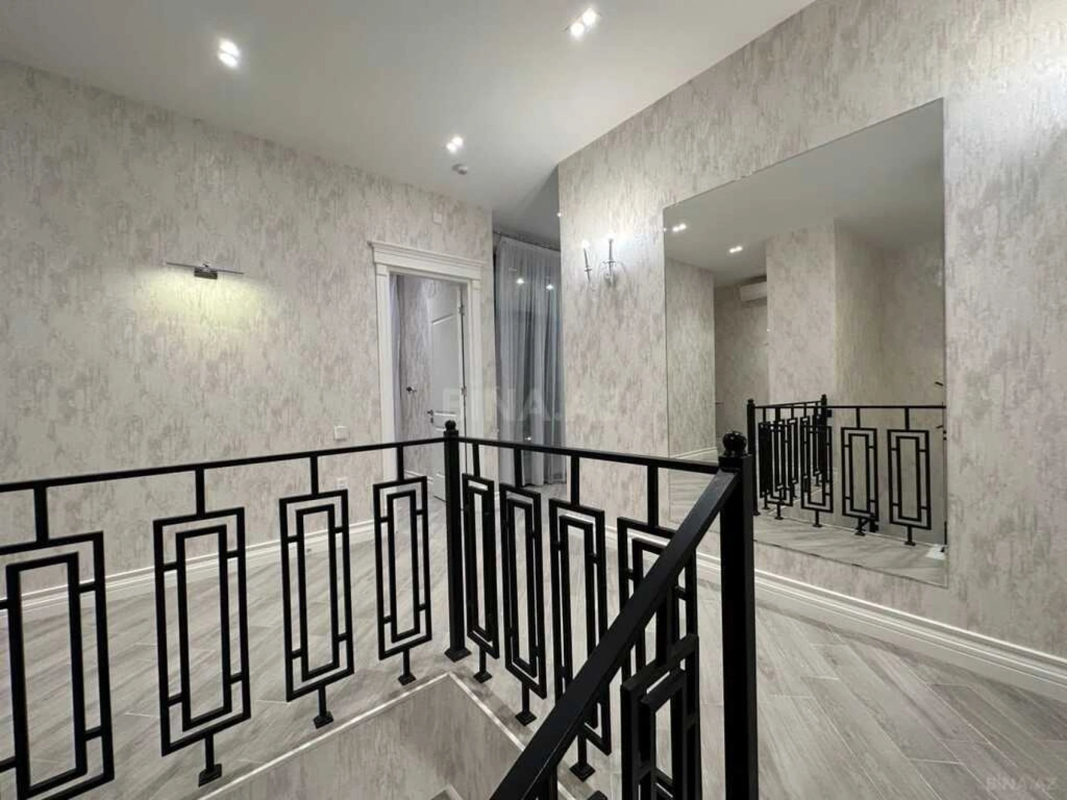 Satılır 6 otaqlı həyət evi 180 m²