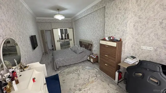 Satılır 3 otaqlı mənzil 130 m²