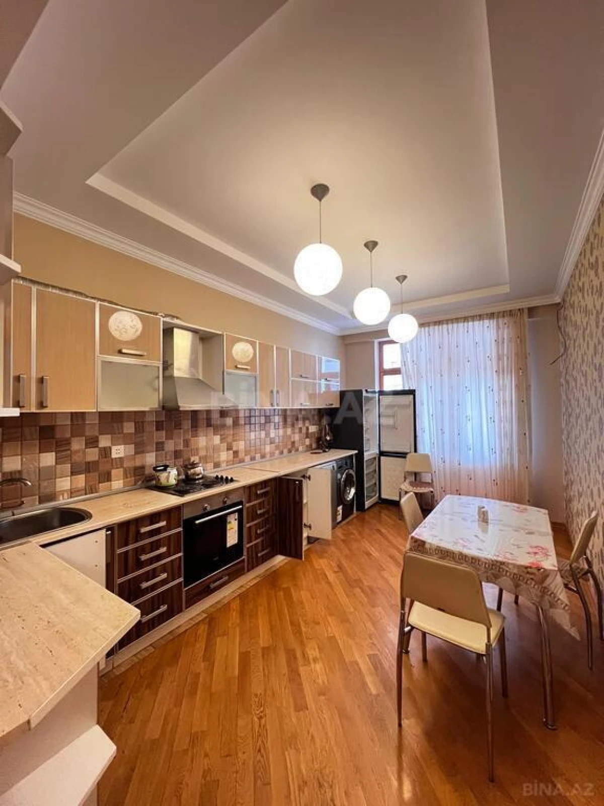 Kirayə verilir 3 otaqlı mənzil 136 m²