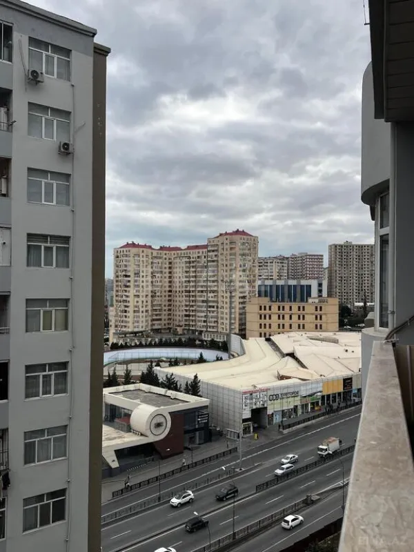 Kirayə verilir 3 otaqlı mənzil 136 m²