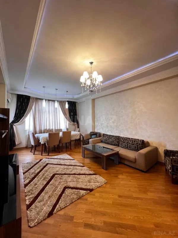 Kirayə verilir 3 otaqlı mənzil 136 m²