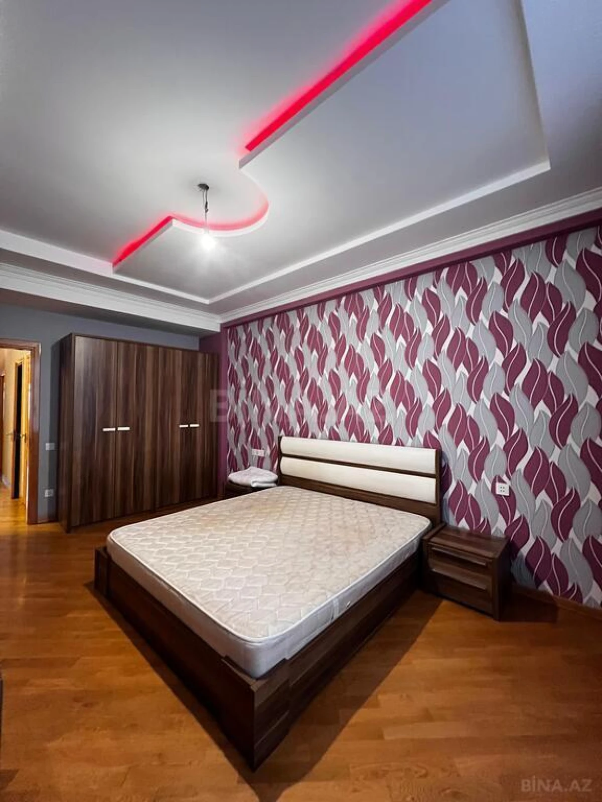 Kirayə verilir 3 otaqlı mənzil 136 m²