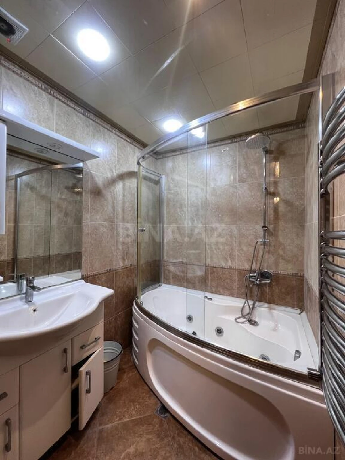 Kirayə verilir 3 otaqlı mənzil 136 m²