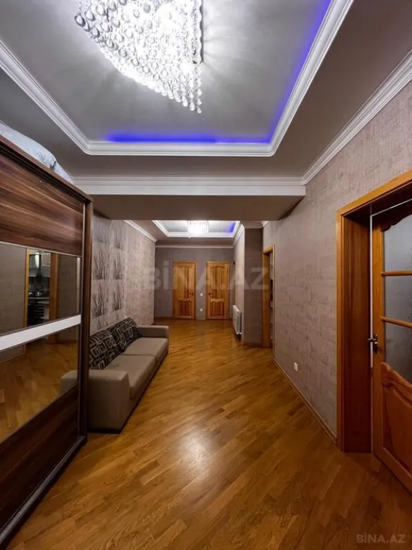 Kirayə verilir 3 otaqlı mənzil 136 m²