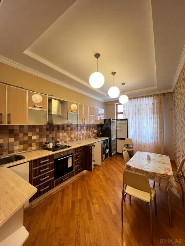 Kirayə verilir 3 otaqlı mənzil 136 m²