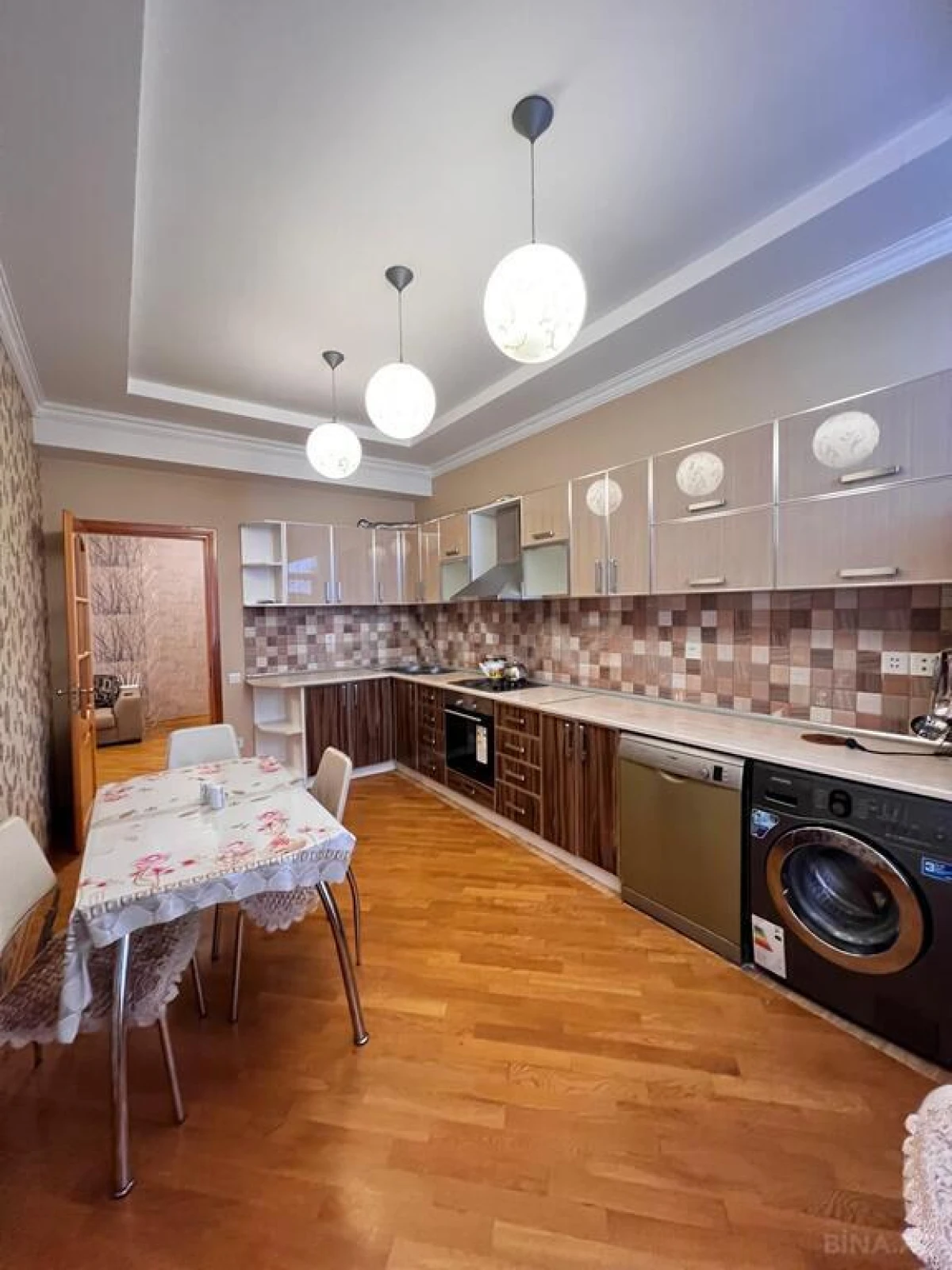 Kirayə verilir 3 otaqlı mənzil 136 m²