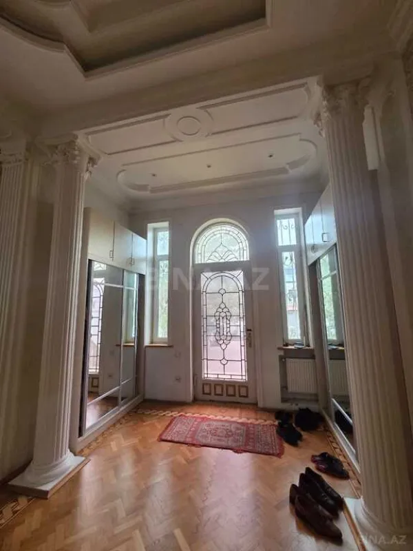 Satılır 5 otaqlı həyət evi 360 m²