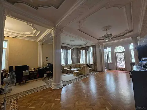 Satılır 5 otaqlı həyət evi 360 m²
