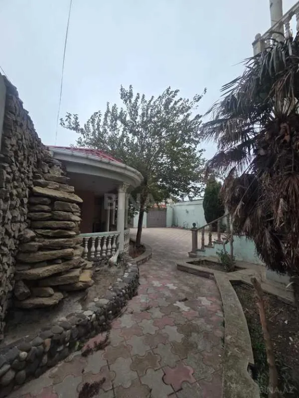 Satılır 5 otaqlı həyət evi 360 m²