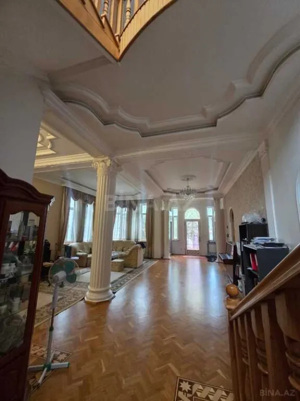 Satılır 5 otaqlı həyət evi 360 m²