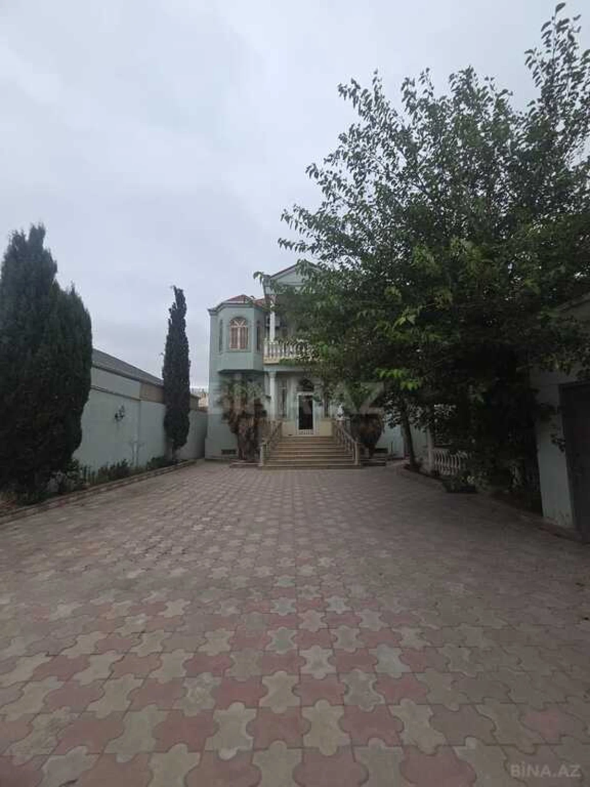 Satılır 5 otaqlı həyət evi 360 m²