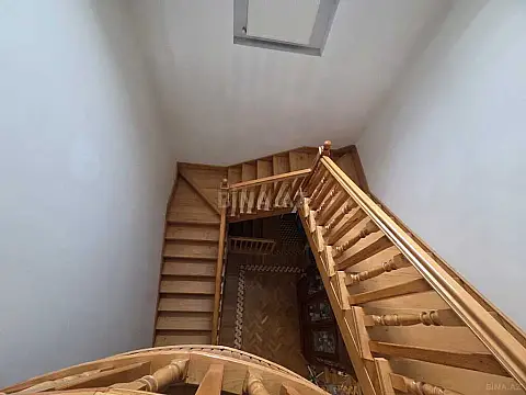 Satılır 5 otaqlı həyət evi 360 m²