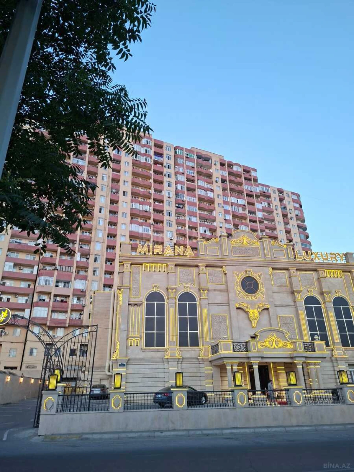 Kirayə verilir 2 otaqlı mənzil 120 m²