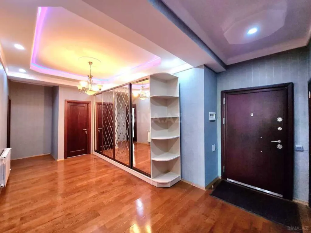 Kirayə verilir 2 otaqlı mənzil 120 m²