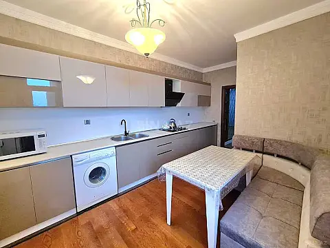 Kirayə verilir 2 otaqlı mənzil 120 m²
