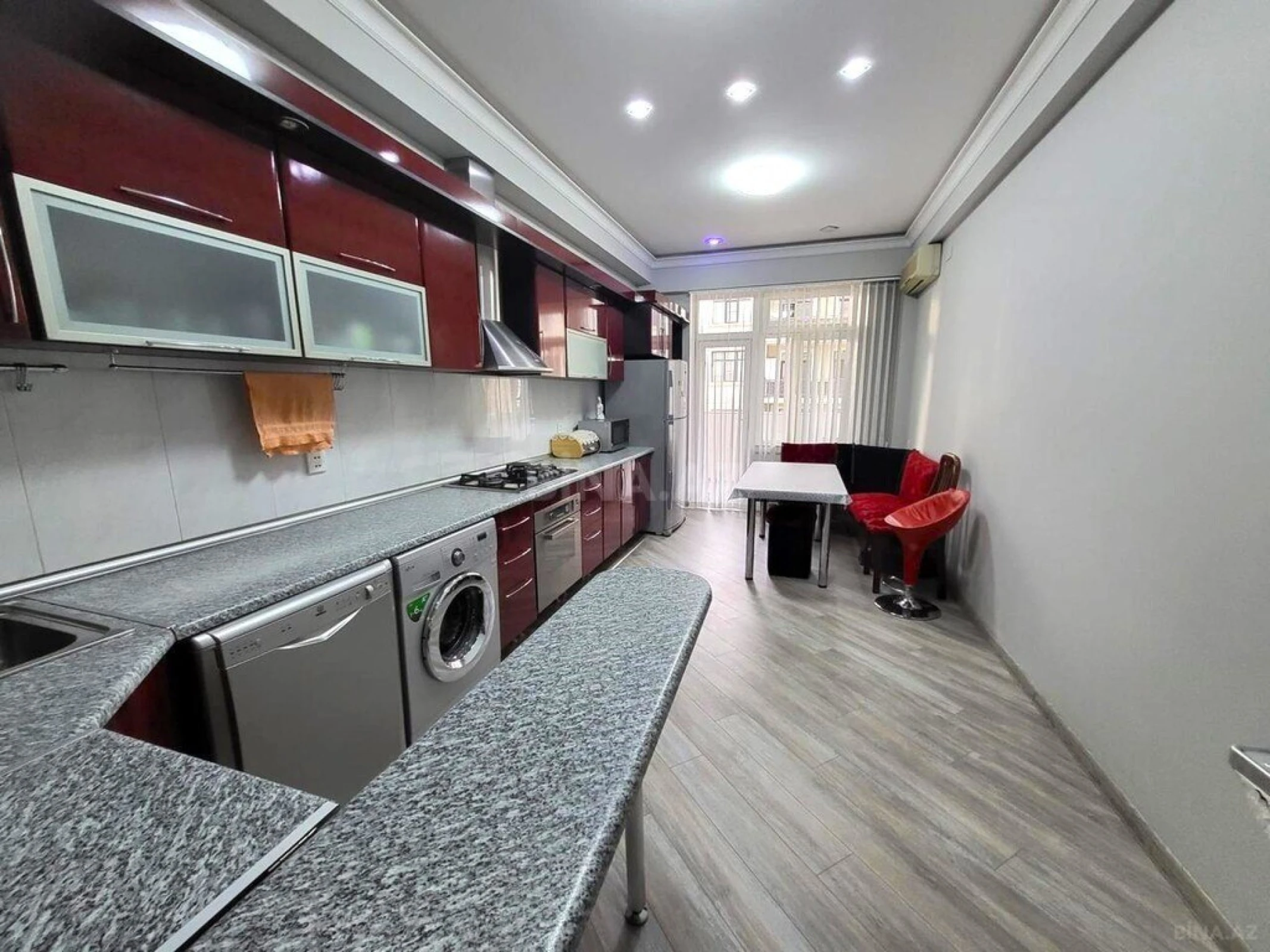 Satılır 3 otaqlı mənzil 115 m²