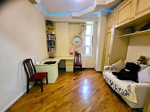 Satılır 3 otaqlı mənzil 115 m²