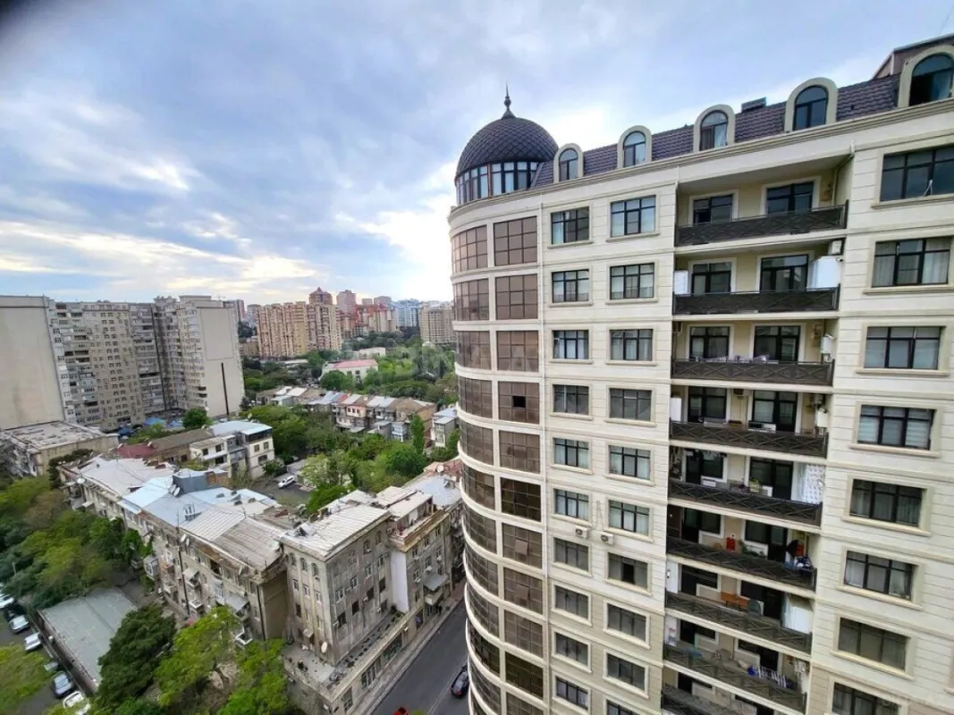 Satılır 3 otaqlı mənzil 115 m²