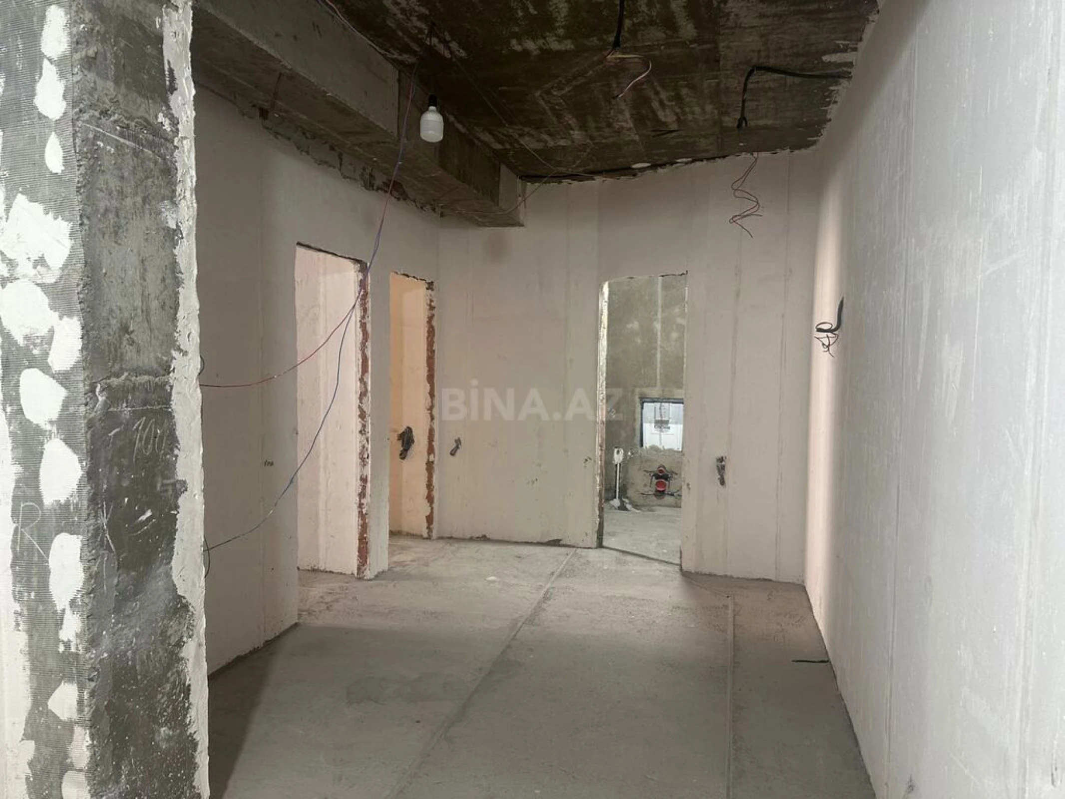 Satılır 3 otaqlı mənzil 124 m²