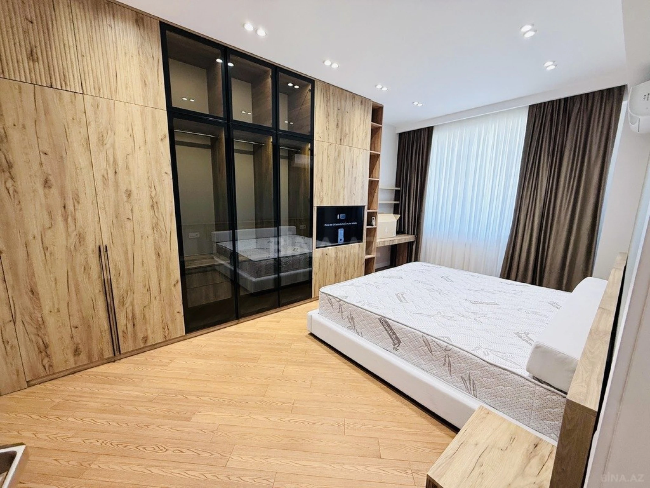 Kirayə verilir 3 otaqlı mənzil 140 m²